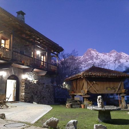 ホテル La Casa Vieja En Valdeon Soto de Valdeón エクステリア 写真